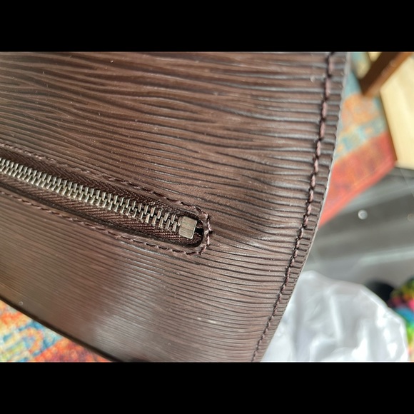 This is not a barely used purse - Picture 5 of 16